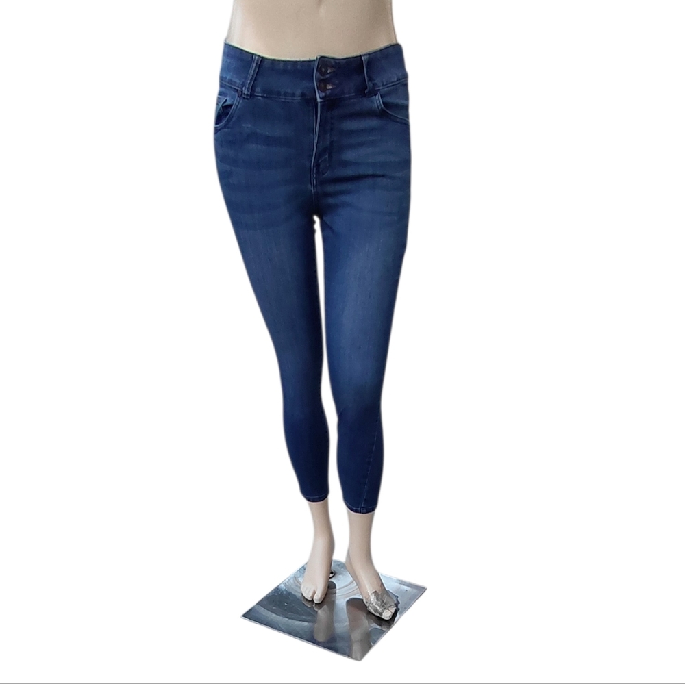 7027A....Women's Celebrity Pink Skinny Jeans Size 13/31, 10"Rise